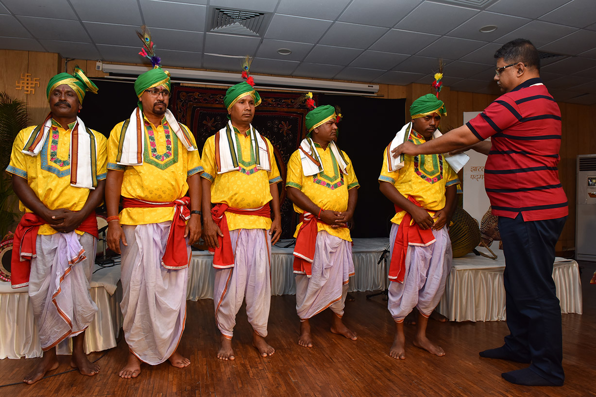 Going traditional: Jharkhand politicians shun western attire - Hindustan  Times